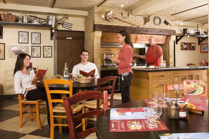 Dining 45 of 68
