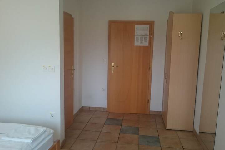 Room 7 of 11