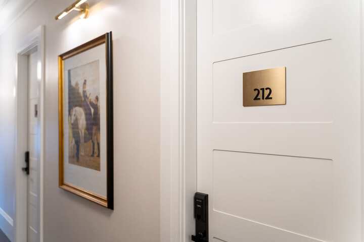 Ballroom/Hall 17 of 22