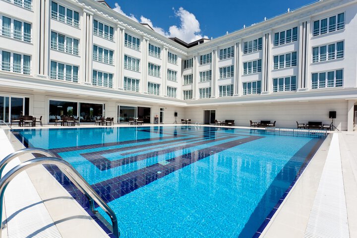 Hotel with Pool
