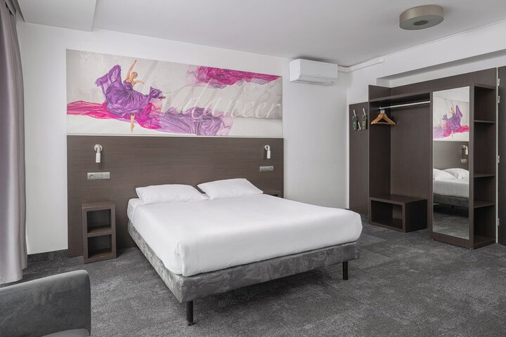 Room 50 of 139
