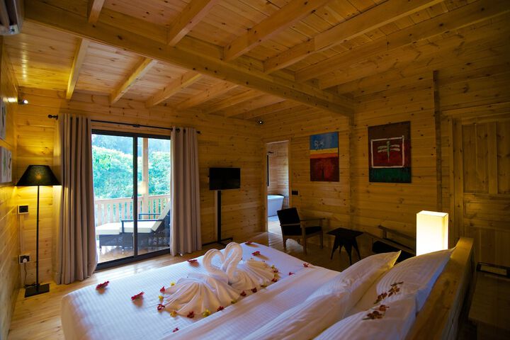 Room 9 of 80