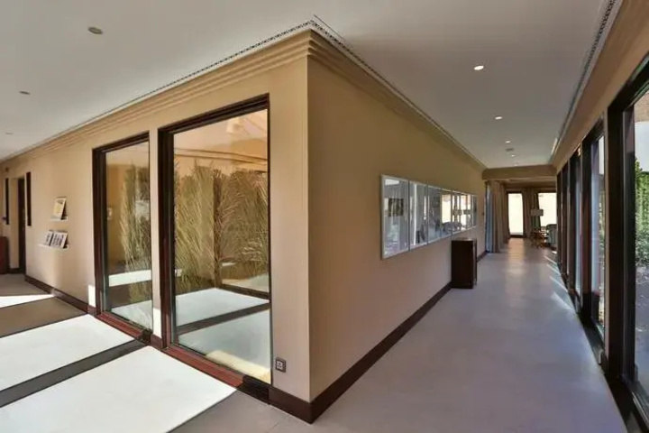 Room 16 of 38