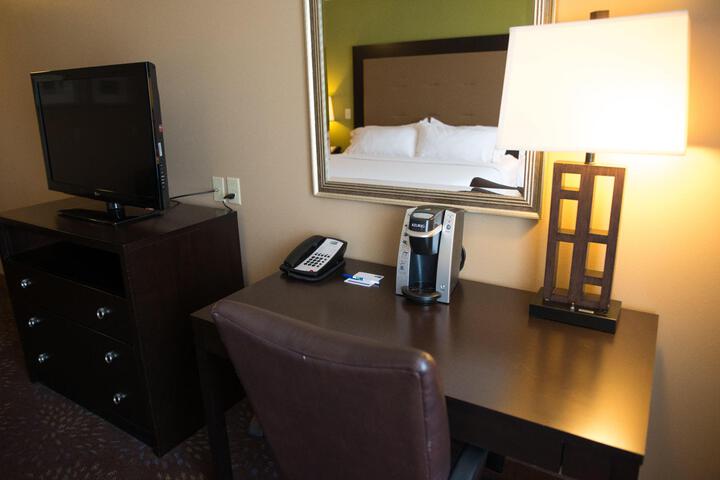 2 Queen Beds (3 of 14)