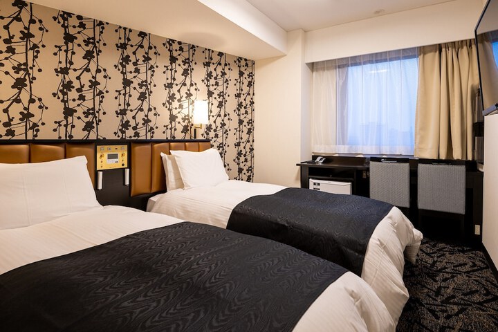 Room 13 of 40