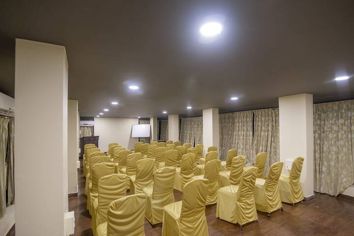 Ballroom/Hall 71 of 101