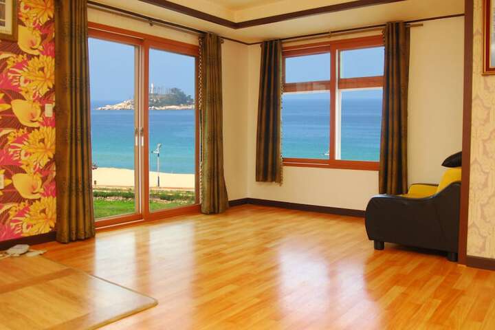 Room 3 of 16