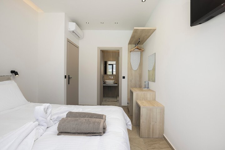 Room 28 of 146