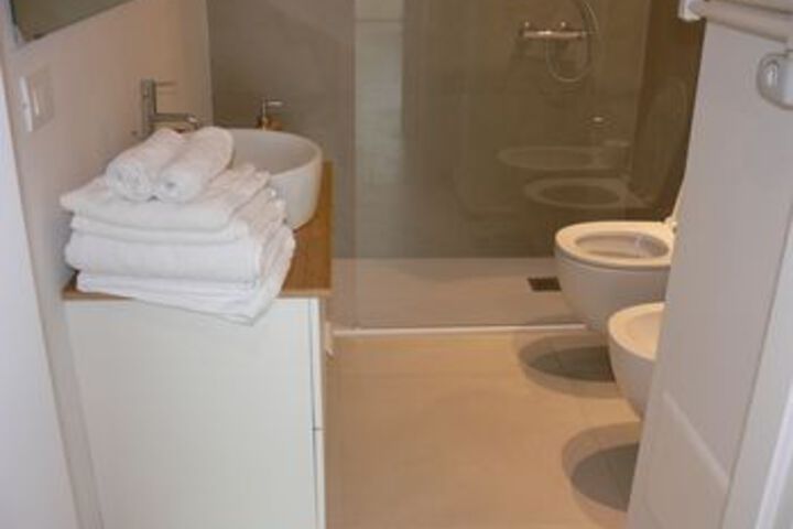 Room 6 of 38