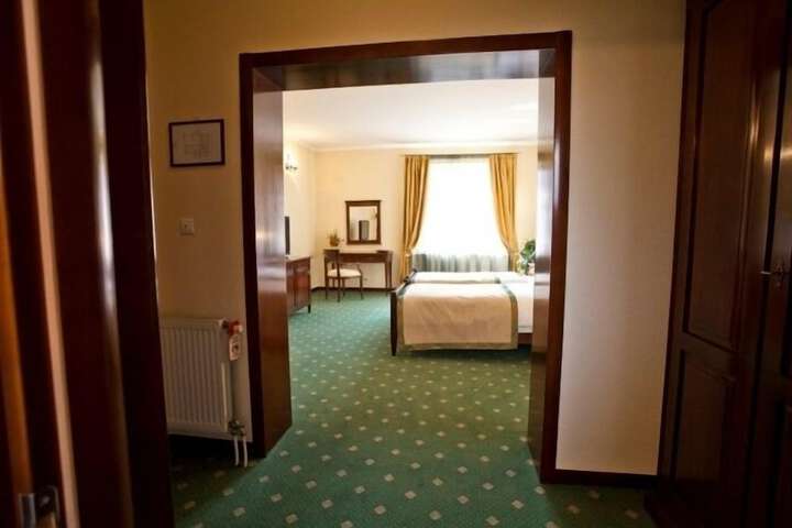 Room 3 of 20