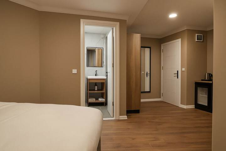 Room 25 of 42