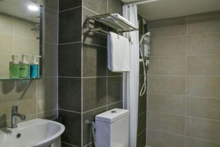 Room 2 of 22