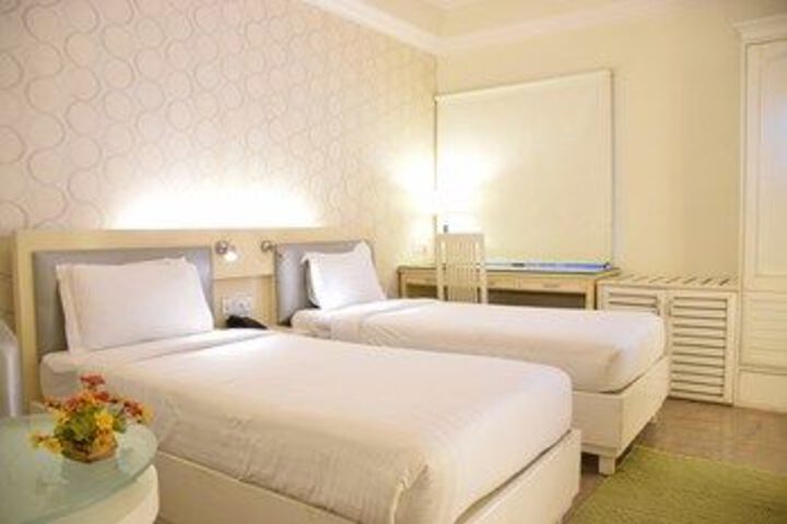 Room 13 of 22