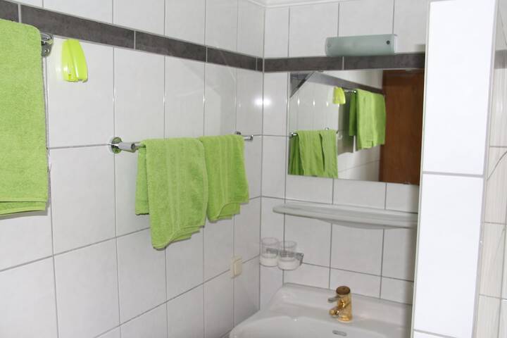 Room 7 of 28