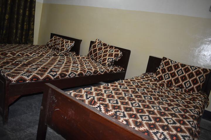 Room 6 of 8
