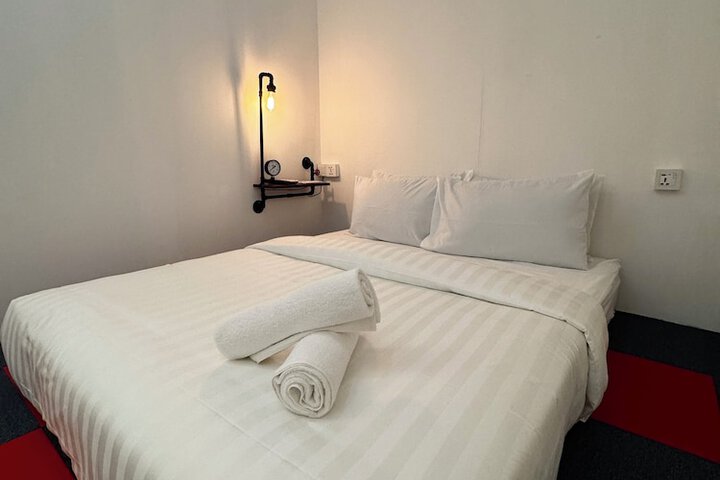 Room 4 of 122