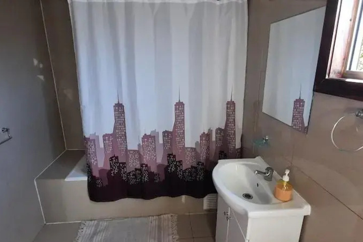 Room 7 of 16