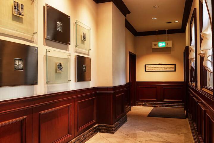 Ballroom/Hall 81 of 102