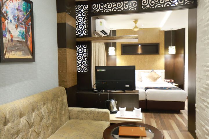 Room 5 of 33