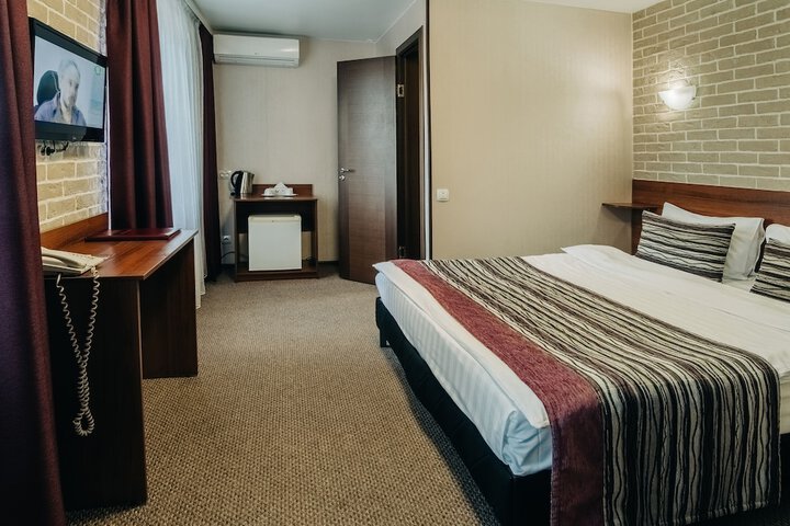 Room 12 of 94