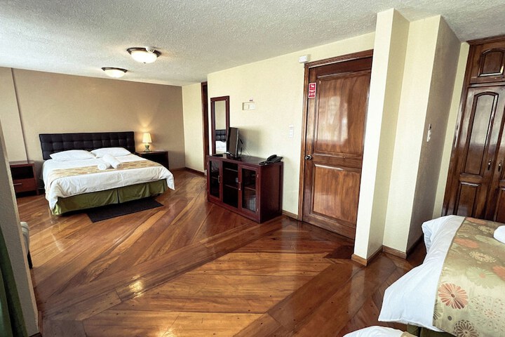 Room 4 of 28