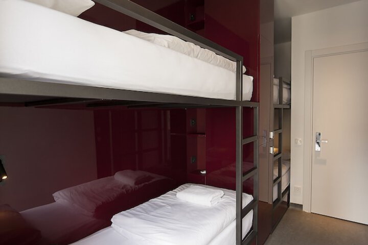 Room 16 of 80
