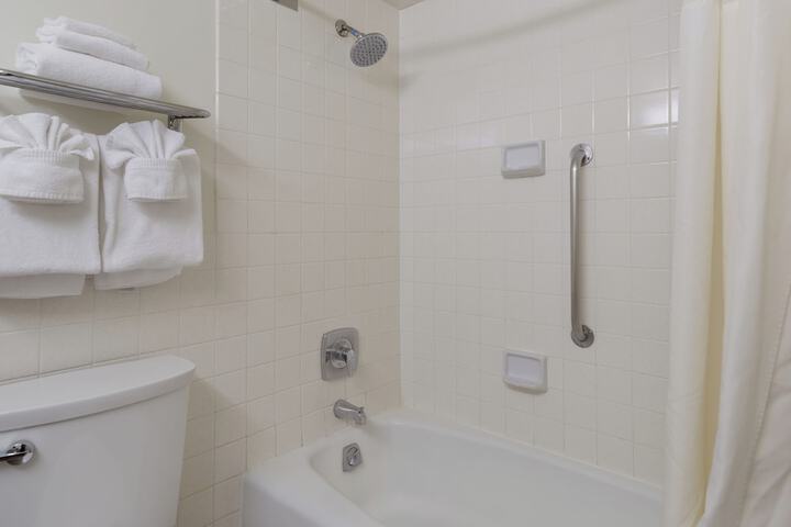 Upgrade 2 Queen Beds (8 of 20)