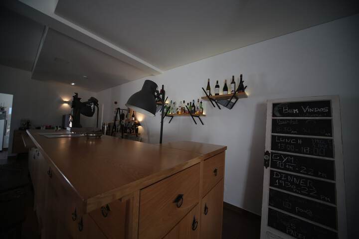 Lounge 75 of 111