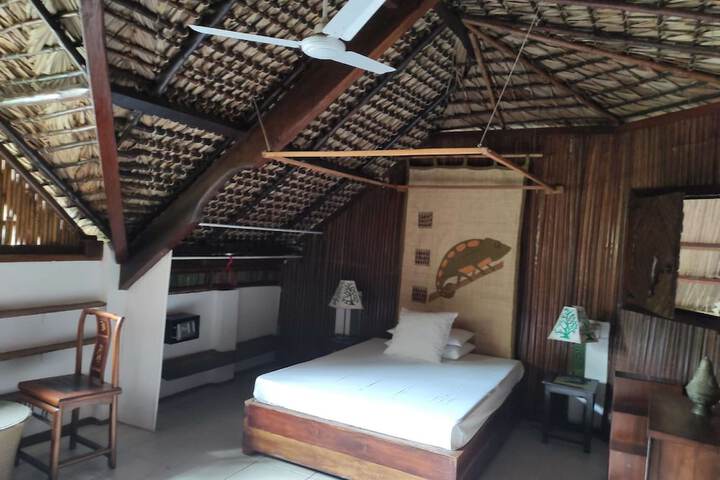 Room 6 of 85
