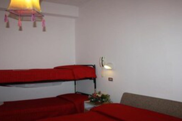 Room 16 of 16