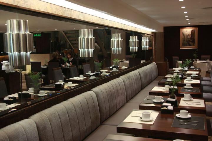 Dining 37 of 48