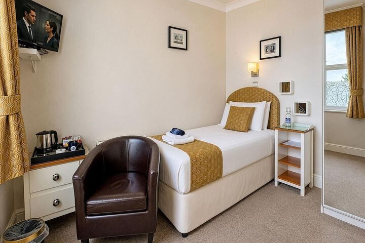 Room 32 of 64