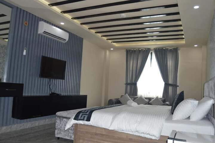 Room 12 of 13