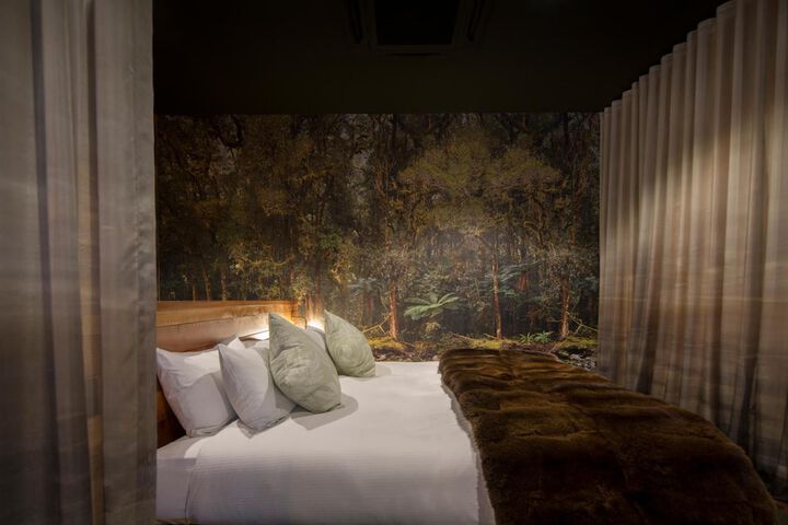 Room 9 of 35