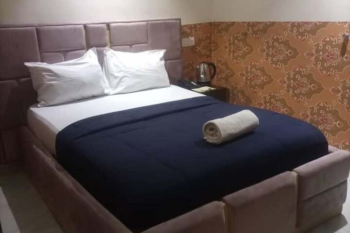 Room 5 of 33