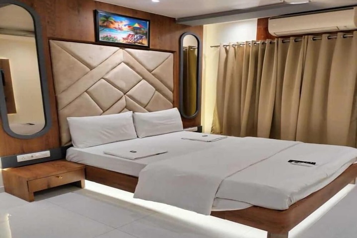 Room 3 of 10
