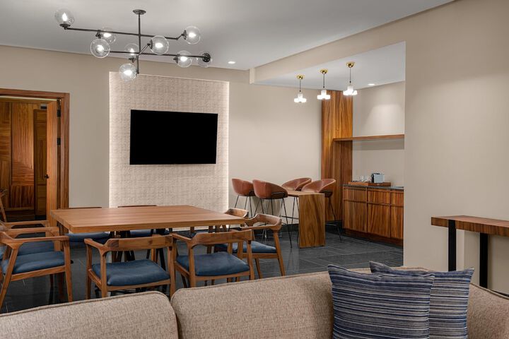 Room 32 of 111