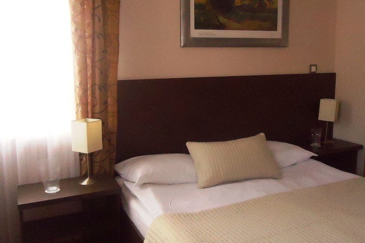 Room 12 of 53