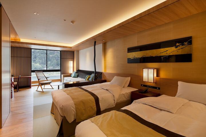 Room 10 of 105