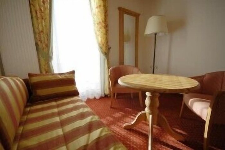 Room 12 of 42