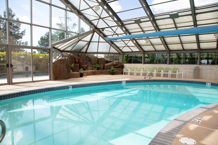 Indoor/outdoor pool