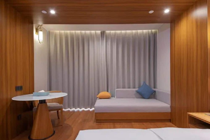 Room 12 of 43