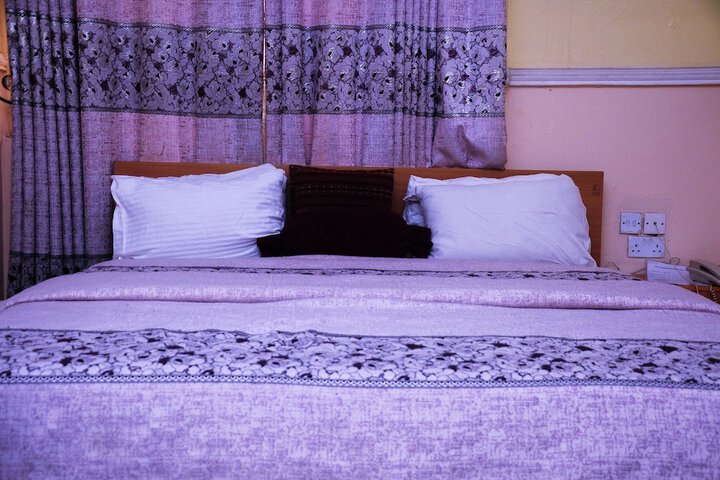 Room 5 of 18