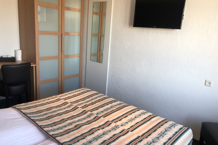 Room 15 of 139