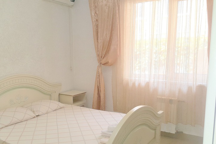 Room 2 of 48