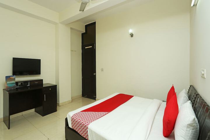Room 11 of 20