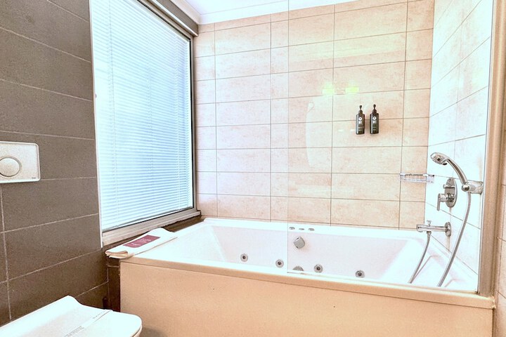 Room 6 of 53