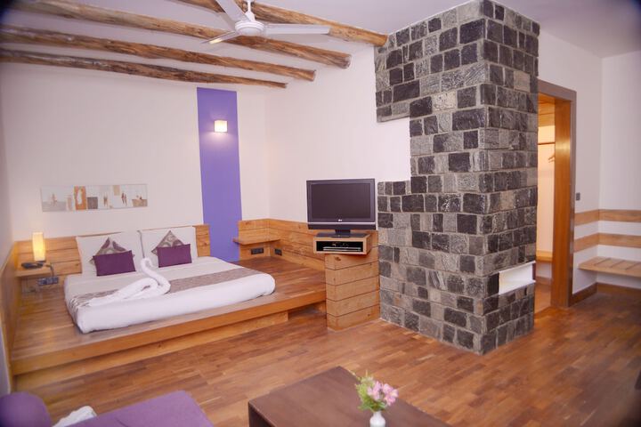 Room 6 of 33