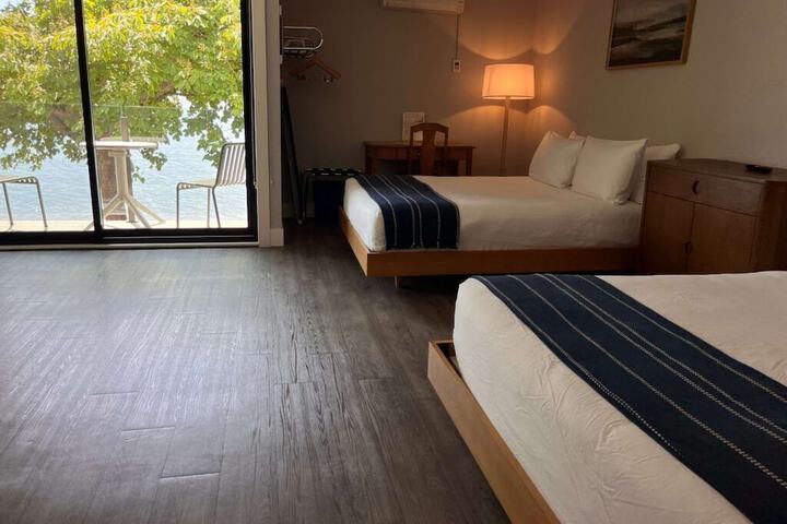 Room 33 of 74