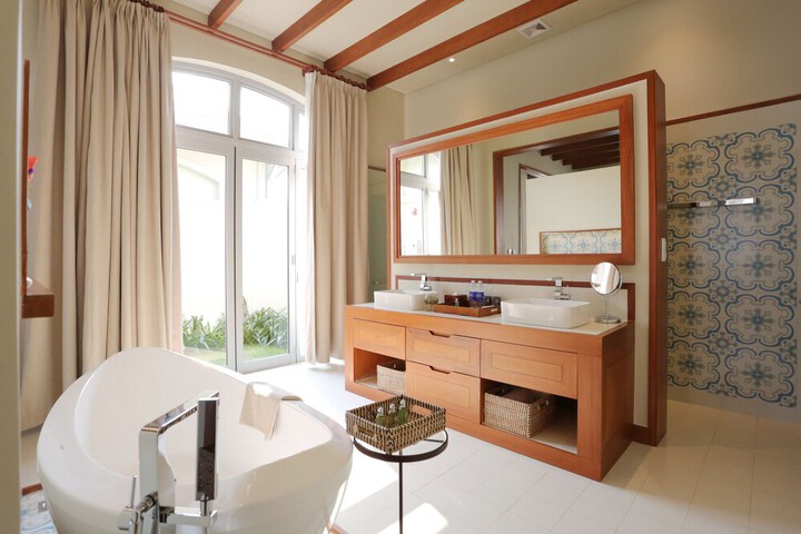 Room 32 of 72